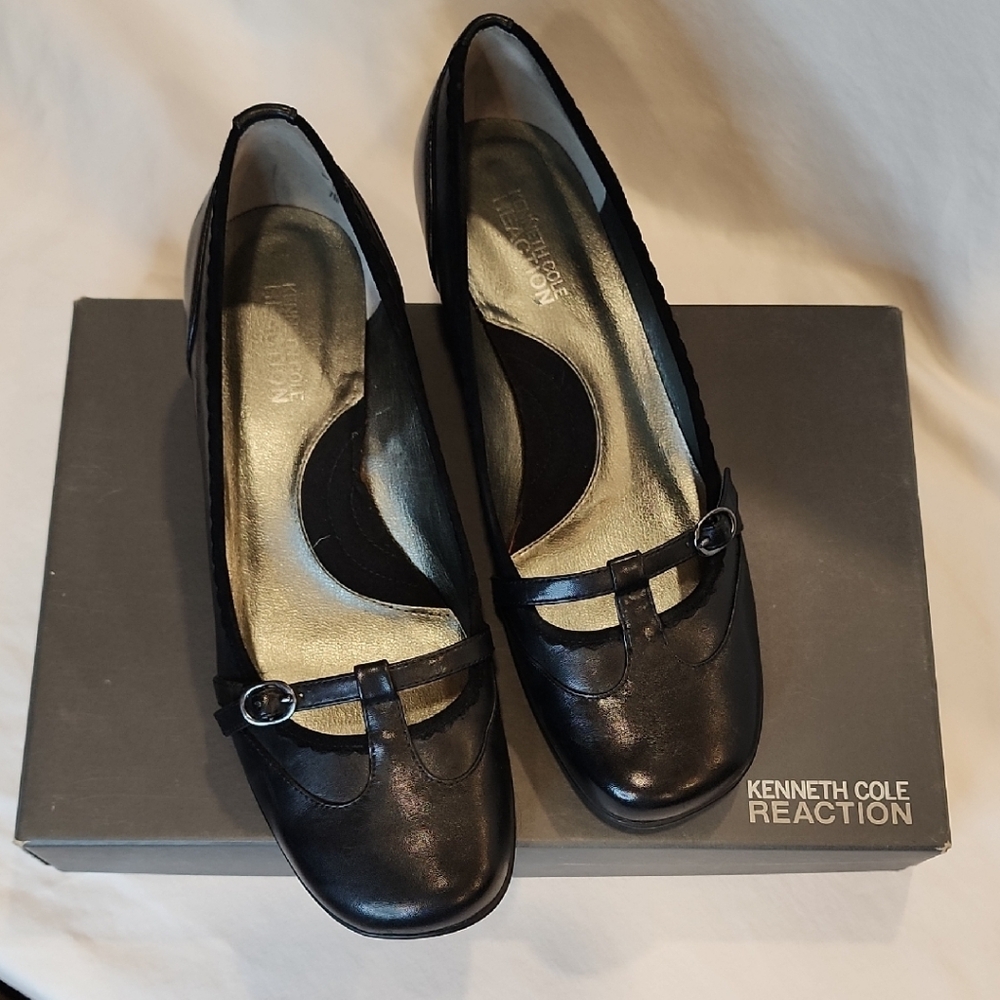 Kenneth Cole Reaction Black Flats with Buckle Detail
